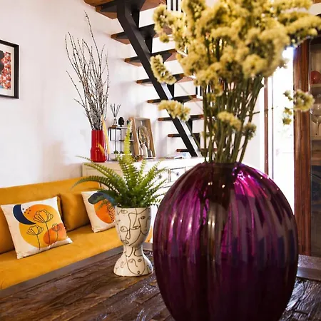 Mau House 44 *