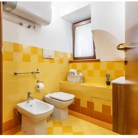 Mau House 44 *
